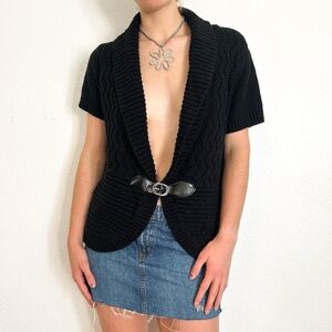 black short sleeve sweater top